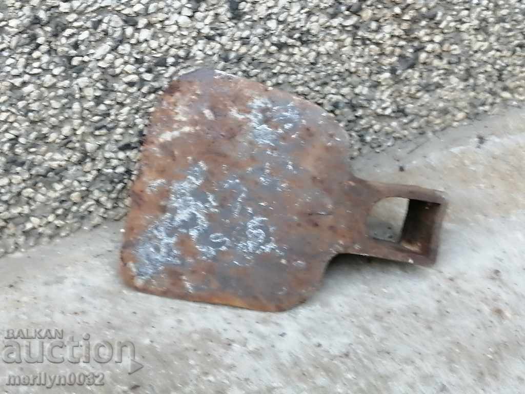 Auction  Forged chap, hoe, agricultural instrument, wrought iron