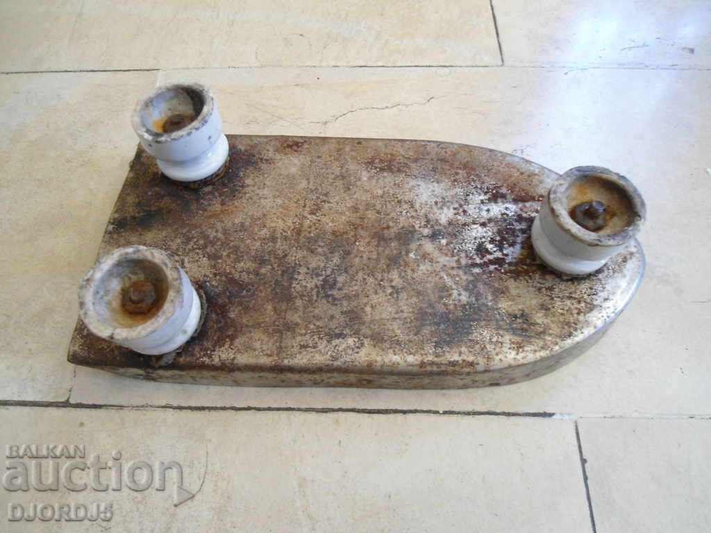 Delivery of Old iron stand Delivery of Old iron stand