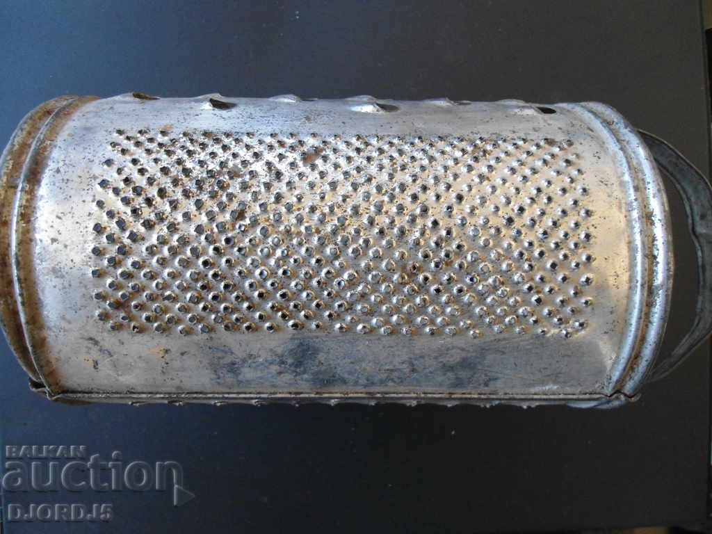 Παλιά μεταλλικό τρίφτη με τιμή 3.00 BGN | € 1.53 Παλιά μεταλλικό τρίφτη με τιμή 3.00 BGN | € 1.53