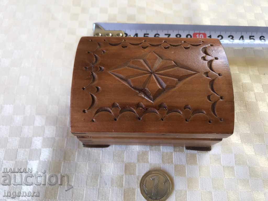ΞΥΛΙΝΟ ΚΟΥΤΙ ΓΙΑ ΚΟΣΜΗΜΑΤΑ ΜΕ ΣΚΑΛΙΣΜΑ