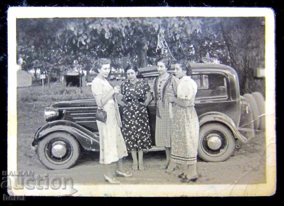 OLD PHOTOGRAPHY-THE LARGEST PHOTOGRAPHY-RETRO CAR-3.5cm X 2.5C with price 1.50 BGN | € 0.77