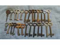 Old keys in lot