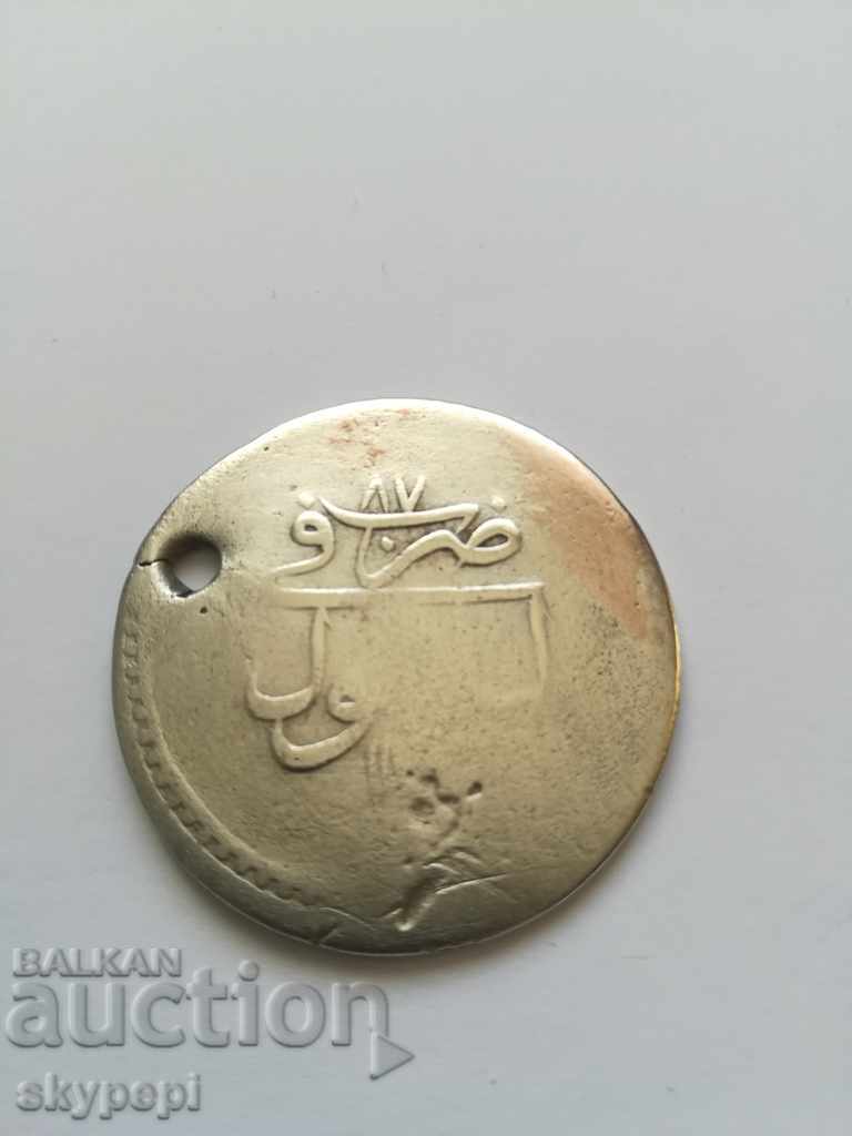 Стара голяма сребърна монета