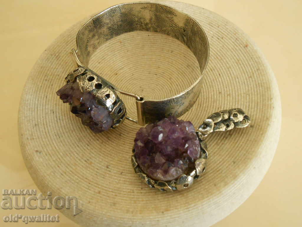 Ελκυστικό ασημένιο βραχιόλι και κρεμαστό κόσμημα, ασήμι 835 και αμέθυστος με τιμή 800.00 BGN | € 409.03 Ελκυστικό ασημένιο βραχιόλι και κρεμαστό κόσμημα, ασήμι 835 και αμέθυστος με τιμή 800.00 BGN | € 409.03