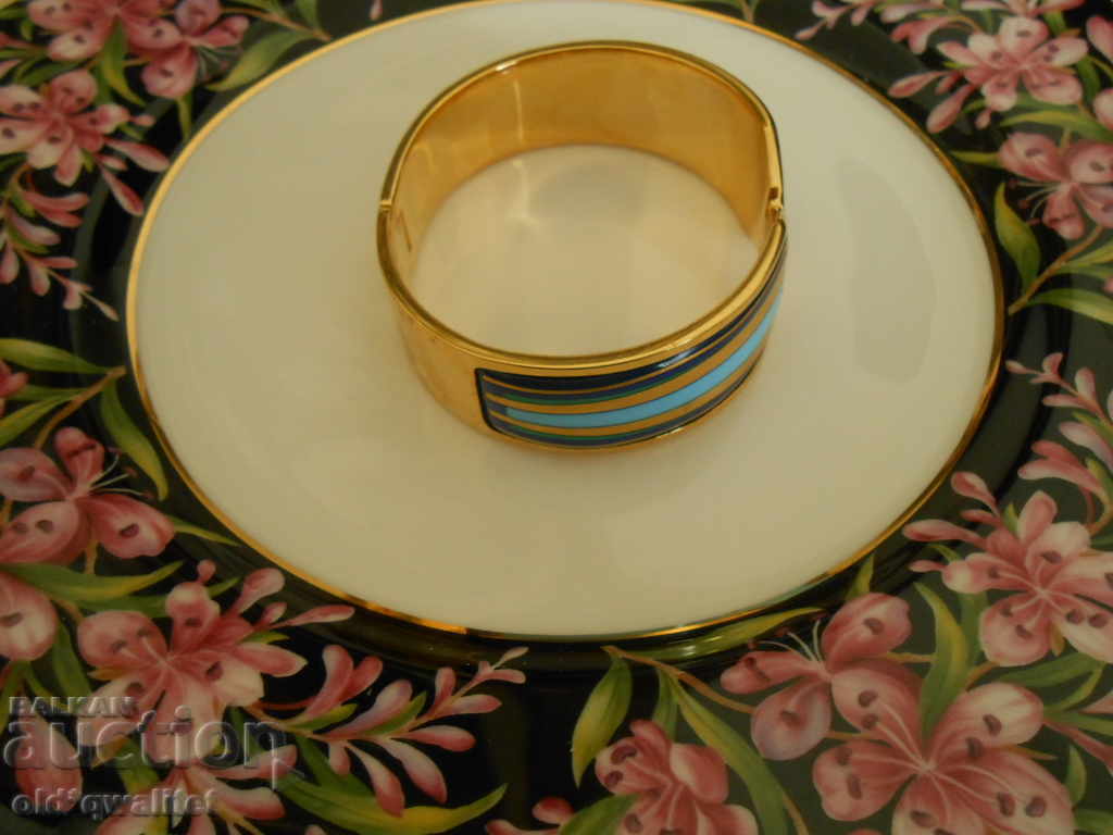 Delivery of ORIGINAL DESIGNER BRACELET, Austria, stamp Delivery of ORIGINAL DESIGNER BRACELET, Austria, stamp