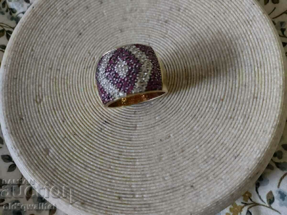 Σχεδιαστής ασημένιο δαχτυλίδι, ρουμπίνι και τοπάζι, επιχρυσωμένο, σήμα κατατεθέν με τιμή 997.00 BGN | € 509.76 Σχεδιαστής ασημένιο δαχτυλίδι, ρουμπίνι και τοπάζι, επιχρυσωμένο, σήμα κατατεθέν με τιμή 997.00 BGN | € 509.76