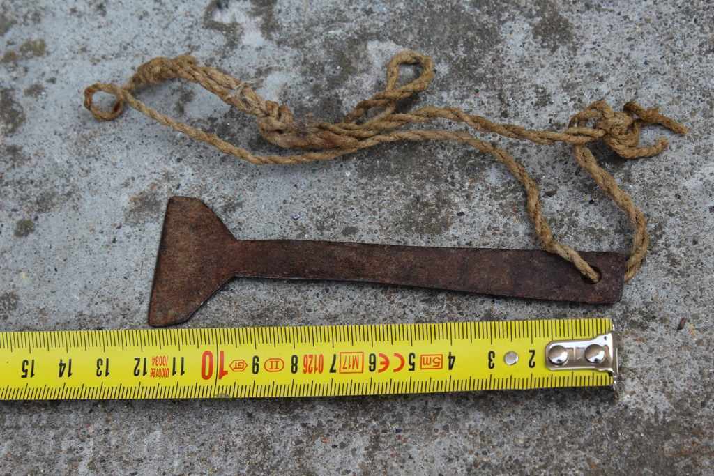 OLD FORGED SMALL RED BIT with price 9.00 BGN | € 4.60 OLD FORGED SMALL RED BIT with price 9.00 BGN | € 4.60