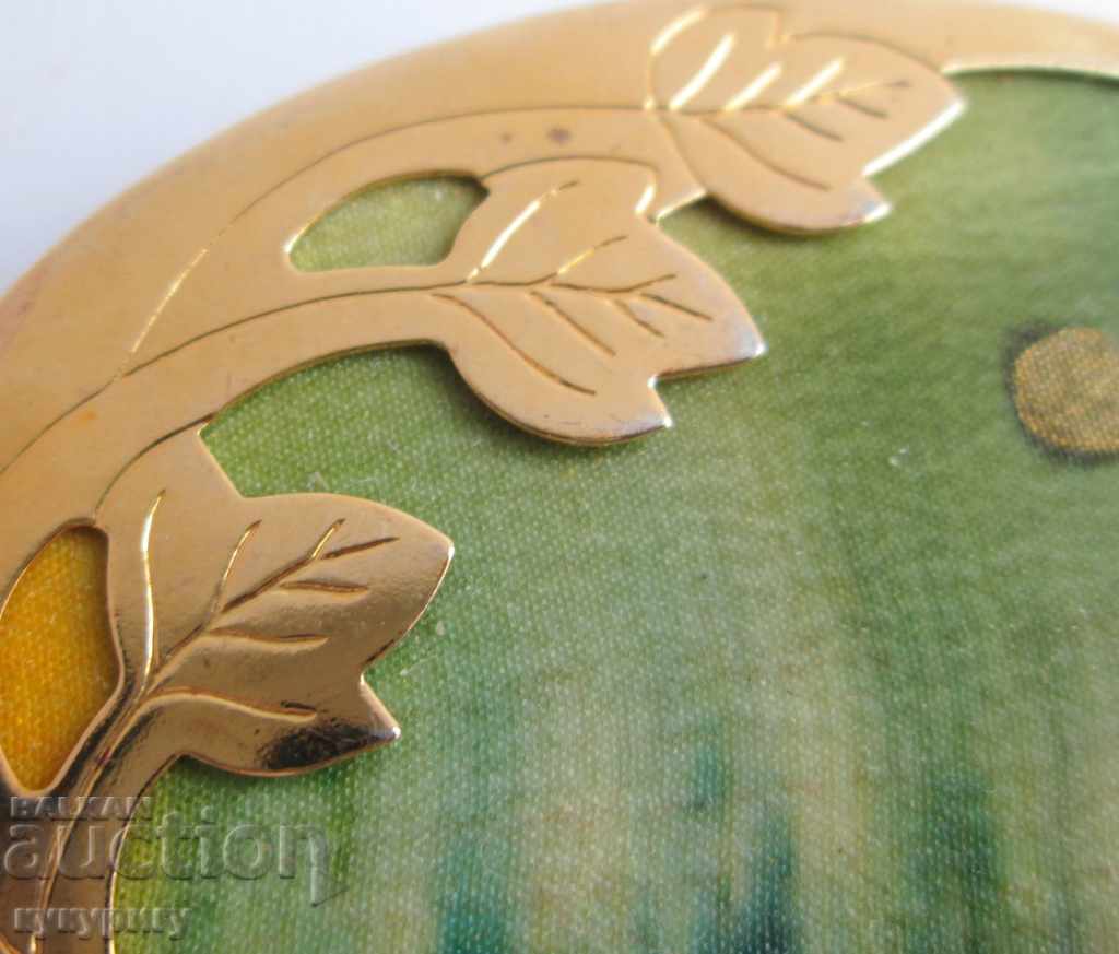 Auction Old Art gilded lady's brooch with silk painted Auction Old Art gilded lady's brooch with silk painted
