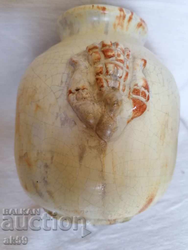 Auction Vase with doves - ceramic. Auction Vase with doves - ceramic.