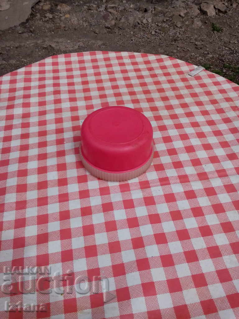 Old food box with price 6.00 BGN | € 3.07 Old food box with price 6.00 BGN | € 3.07