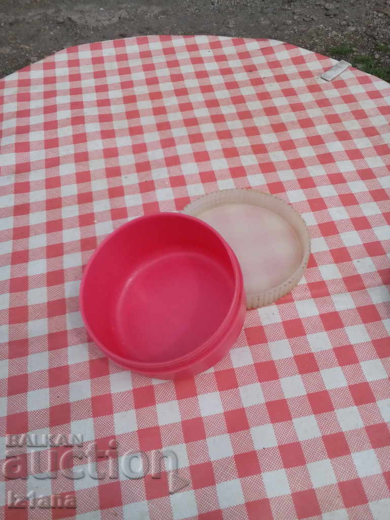 Delivery of Old food box Delivery of Old food box