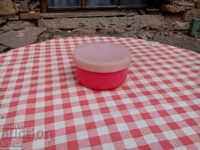 Cutie veche cu alimente