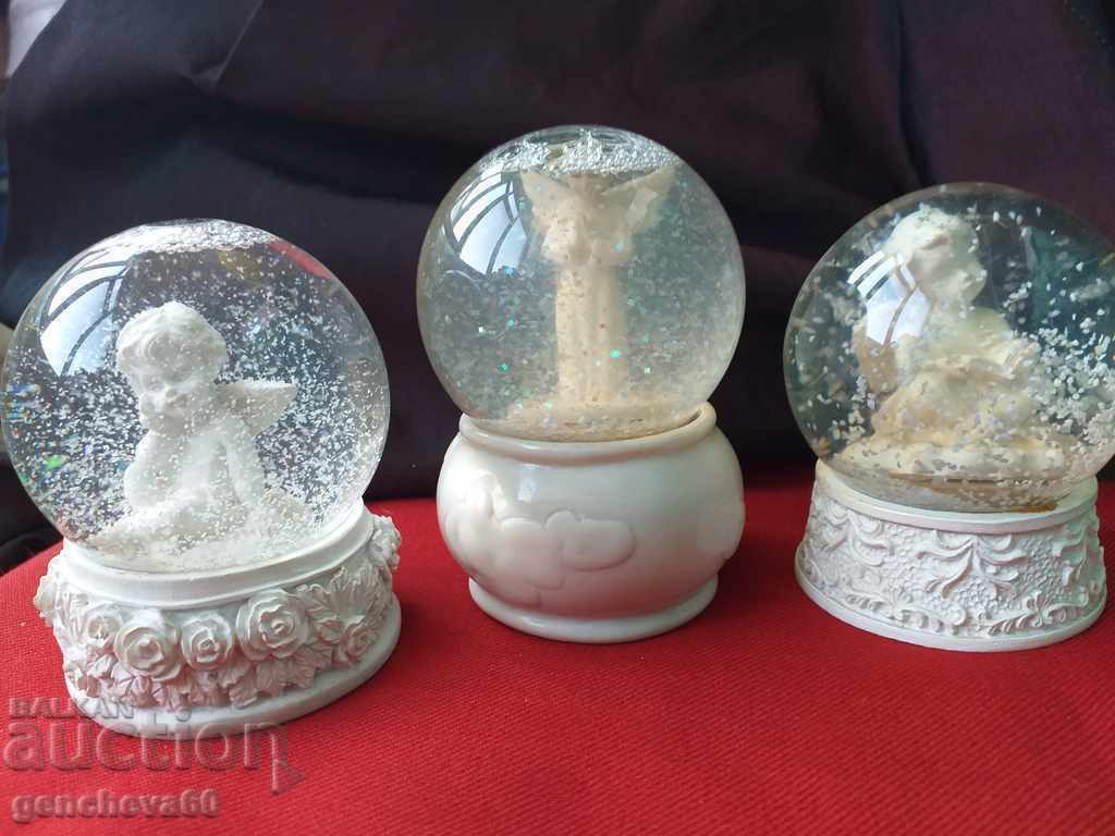 Livrarea LOT Angels - Presă hârtie Livrarea LOT Angels - Presă hârtie