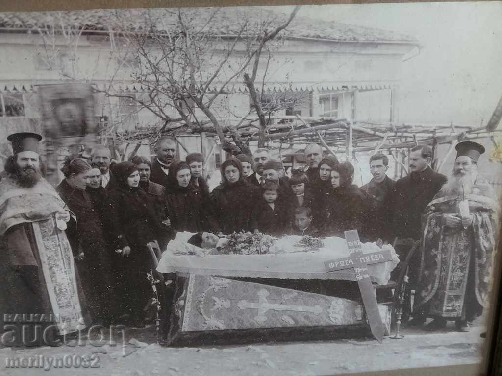 Photo Turnovo funeral temple St. Nicholas priest portrait - 7