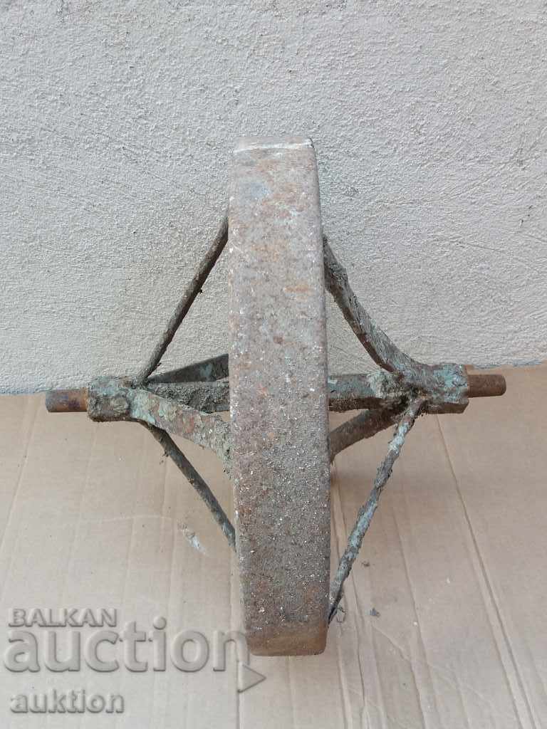 OLD WROUGHT WHEEL WHEEL WHEEL WHEEL - 7 OLD WROUGHT WHEEL WHEEL WHEEL WHEEL - 7