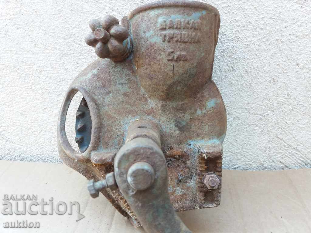 MAȘINĂ VÂNZĂTORĂ DE MUNCĂ VÂNZĂTORĂ PENTRU RĂDIREA CORNULUI, CORN cu preț 13.99 BGN | € 7.15