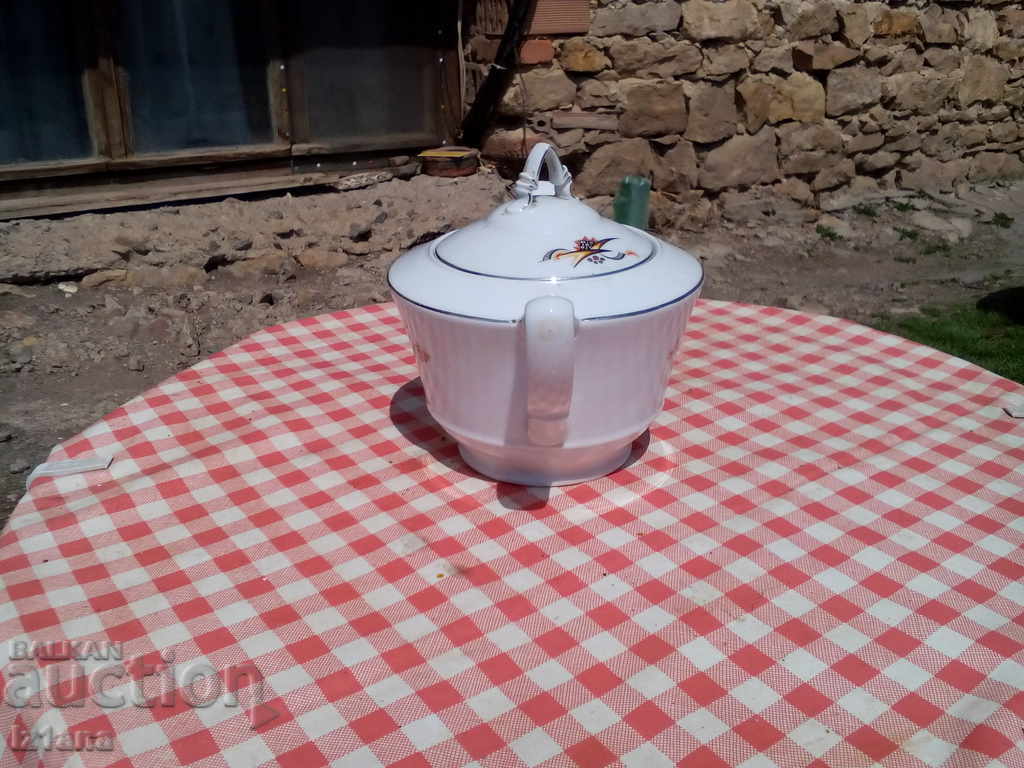 Ceainic de portelan cu preț 33.00 BGN | € 16.87