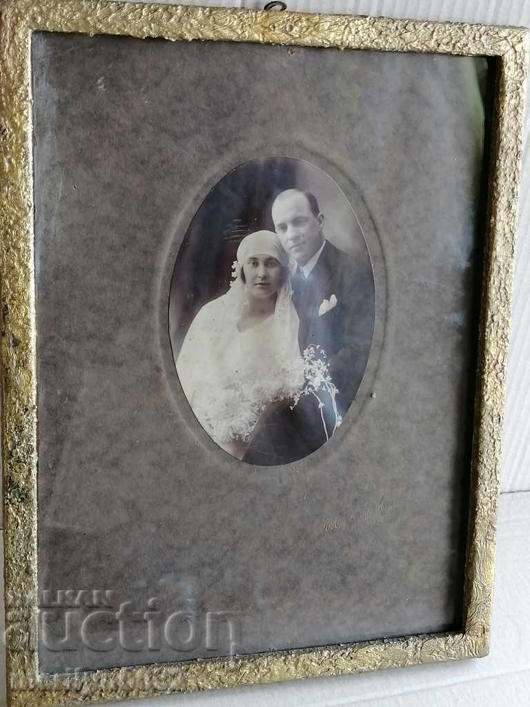 Auction Portrait from ceiling photo photography spouses Turnovo Nankov Auction Portrait from ceiling photo photography spouses Turnovo Nankov