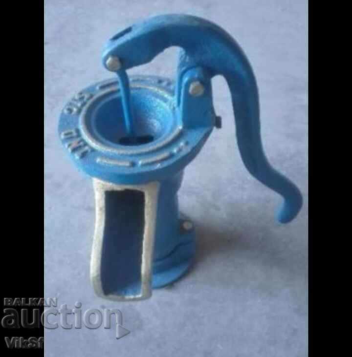 Hand pump for water-wanderer