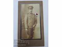 Българска царска фотография офицер със знак Червен Кръст