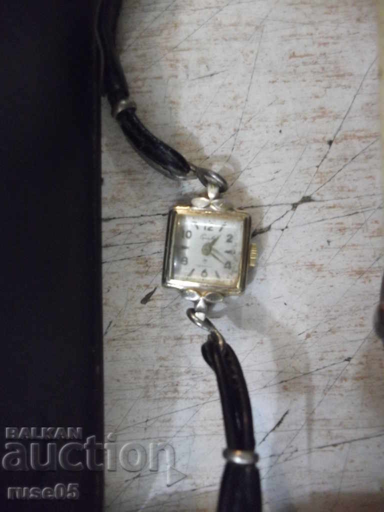 Παράδοση Πολλά 3τμχ. ξυπνητήρι και 1pc. χειροποίητα γυναικεία ρολόγια-σοβιετικά Παράδοση Πολλά 3τμχ. ξυπνητήρι και 1pc. χειροποίητα γυναικεία ρολόγια-σοβιετικά