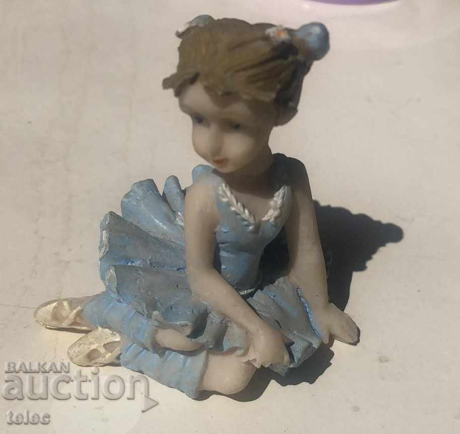 4 small figures with price 12.00 BGN | € 6.14 4 small figures with price 12.00 BGN | € 6.14