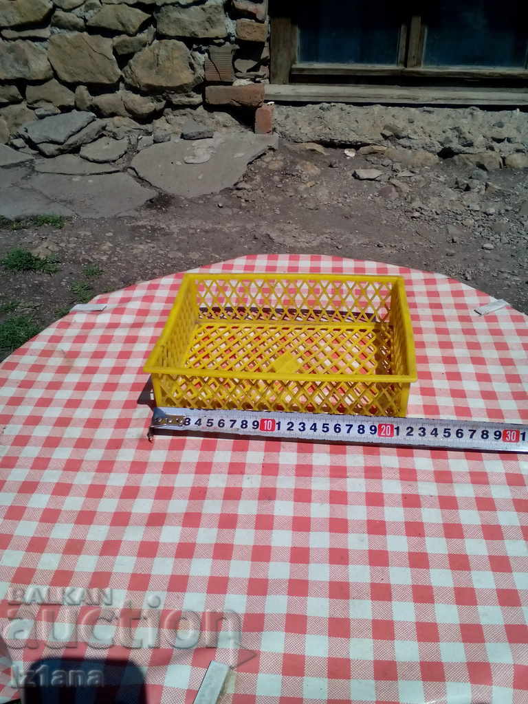Auction Old plastic basket Auction Old plastic basket