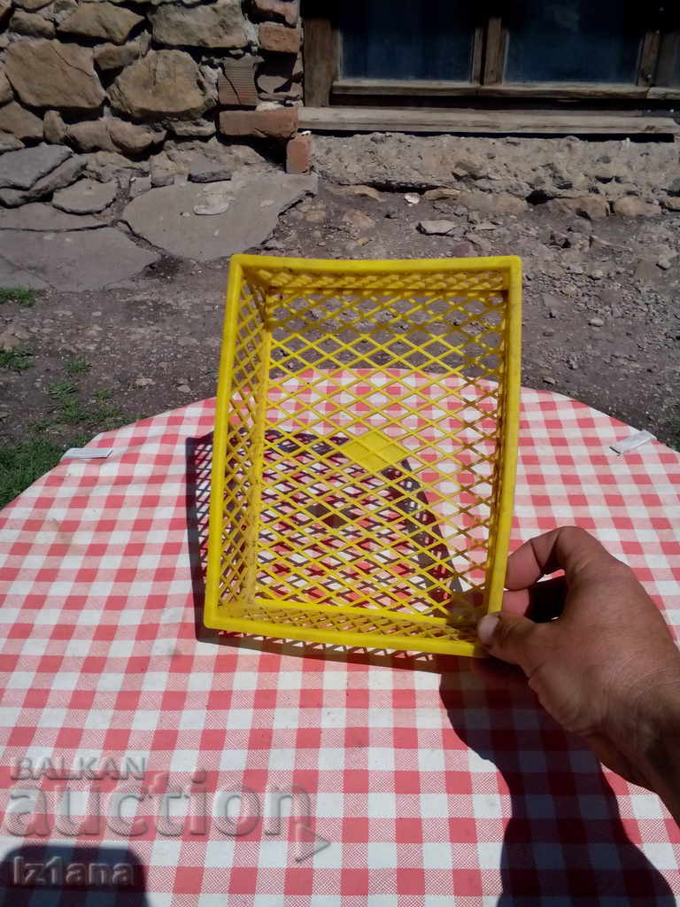 Old plastic basket - 5 Old plastic basket - 5