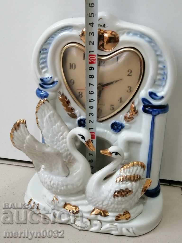 Table clock, alarm clock with figures of porcelain figure with price 55.00 BGN | € 28.12 Table clock, alarm clock with figures of porcelain figure with price 55.00 BGN | € 28.12