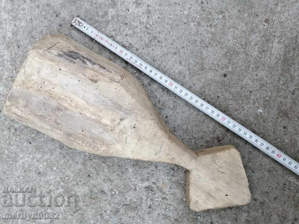 Auction An old wooden object made of wood Auction An old wooden object made of wood