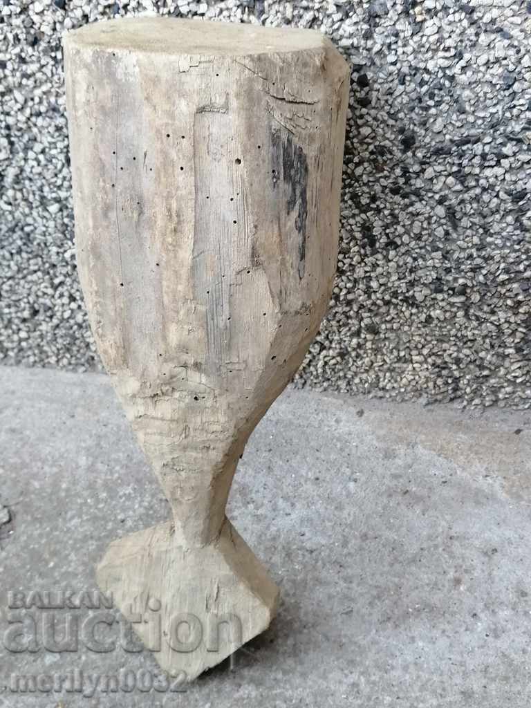 An old wooden object made of wood - 5 An old wooden object made of wood - 5