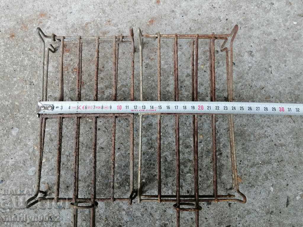 Delivery of Old grill 2 pieces of steak, wrought iron Delivery of Old grill 2 pieces of steak, wrought iron