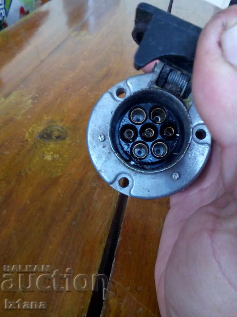 Delivery of Old Auto Bux, Connector