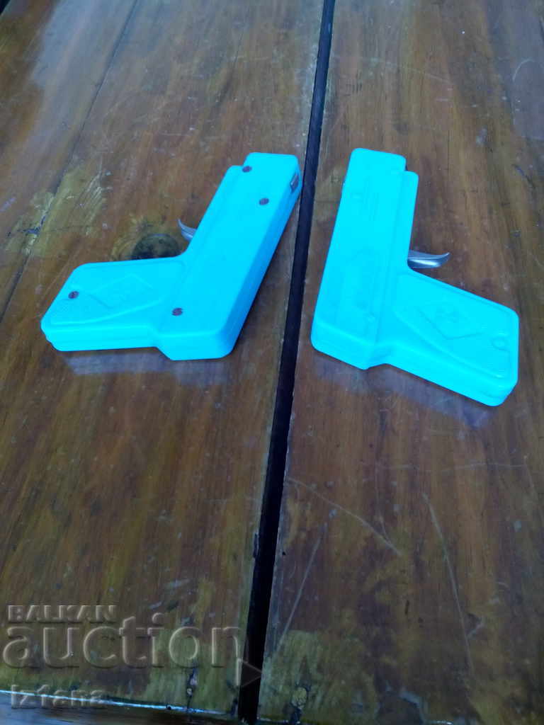 Old toy gun, pistols with price 20.00 BGN | € 10.23 Old toy gun, pistols with price 20.00 BGN | € 10.23