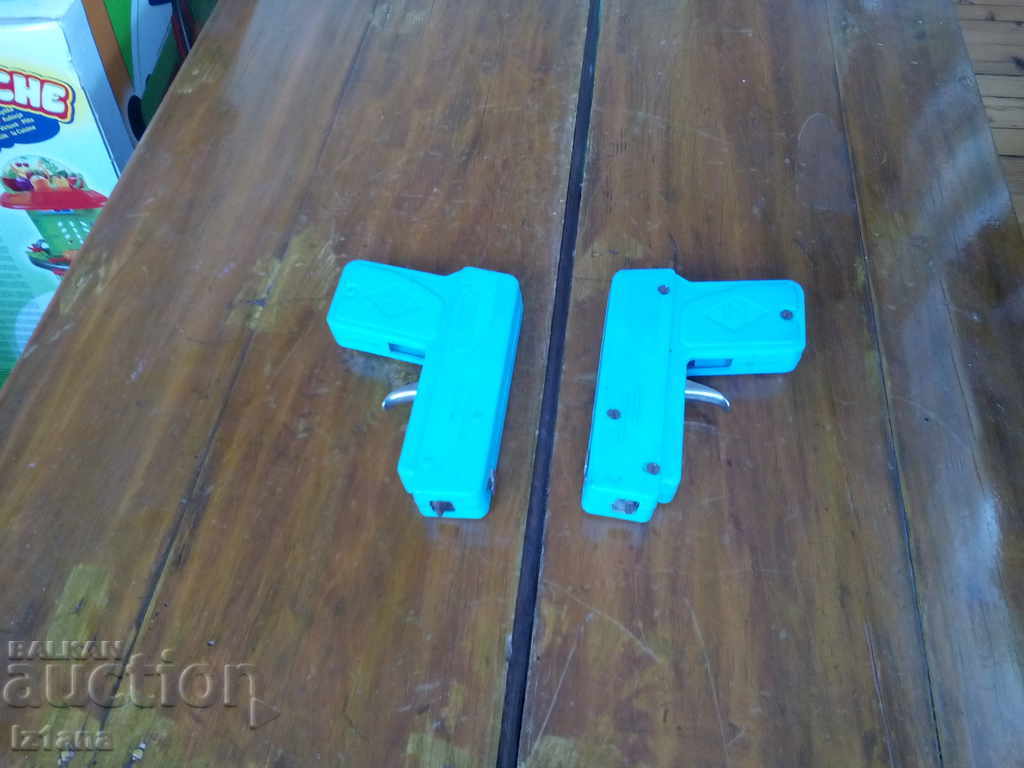Delivery of Old toy gun, pistols Delivery of Old toy gun, pistols