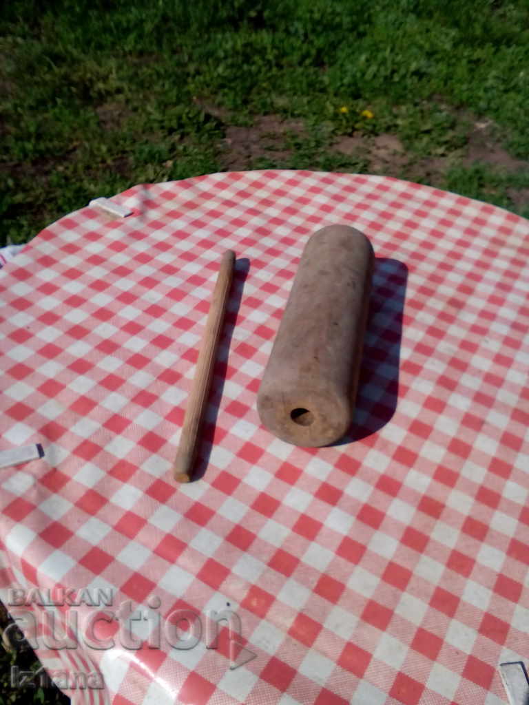 Delivery of An old wooden roller Delivery of An old wooden roller