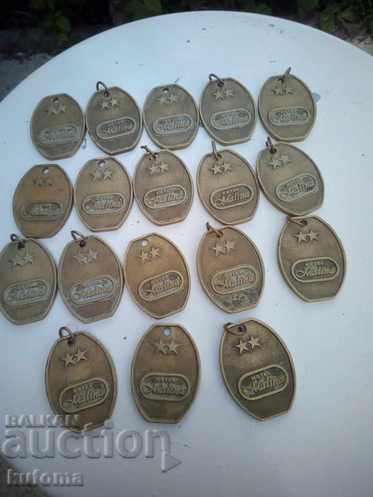 Delivery of Old bronze key chains from hotel 18 pieces