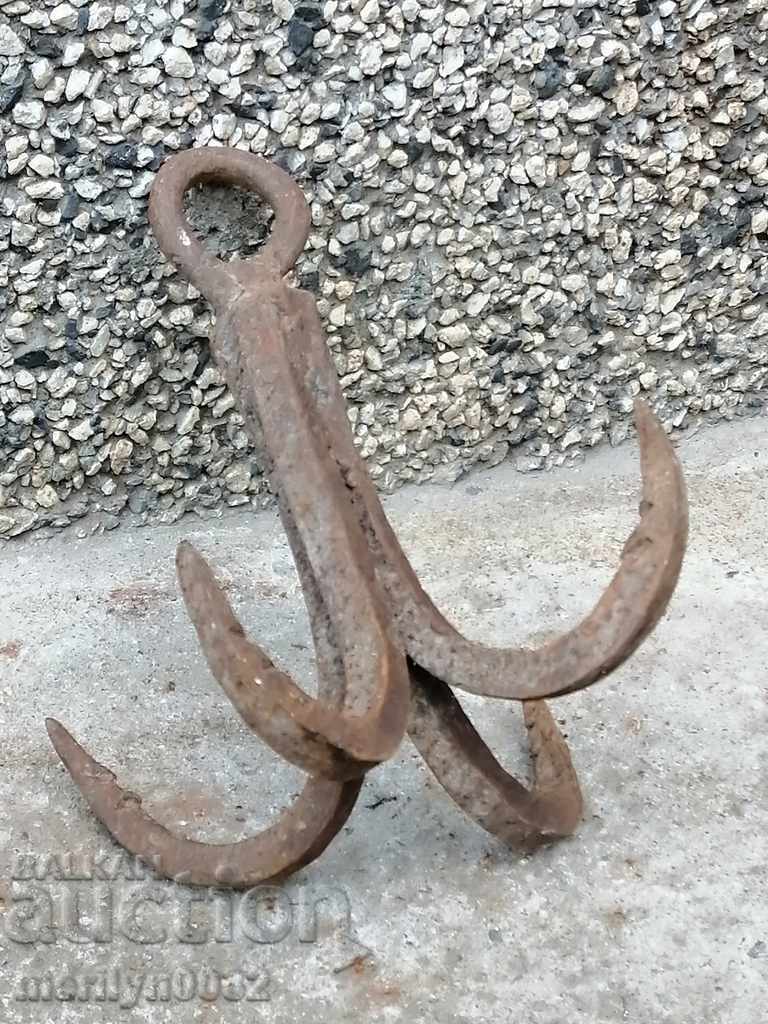 Auction An antique forged hook, quadruple Auction An antique forged hook, quadruple