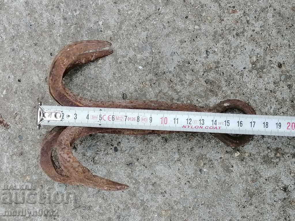 Delivery of An antique forged hook, quadruple Delivery of An antique forged hook, quadruple