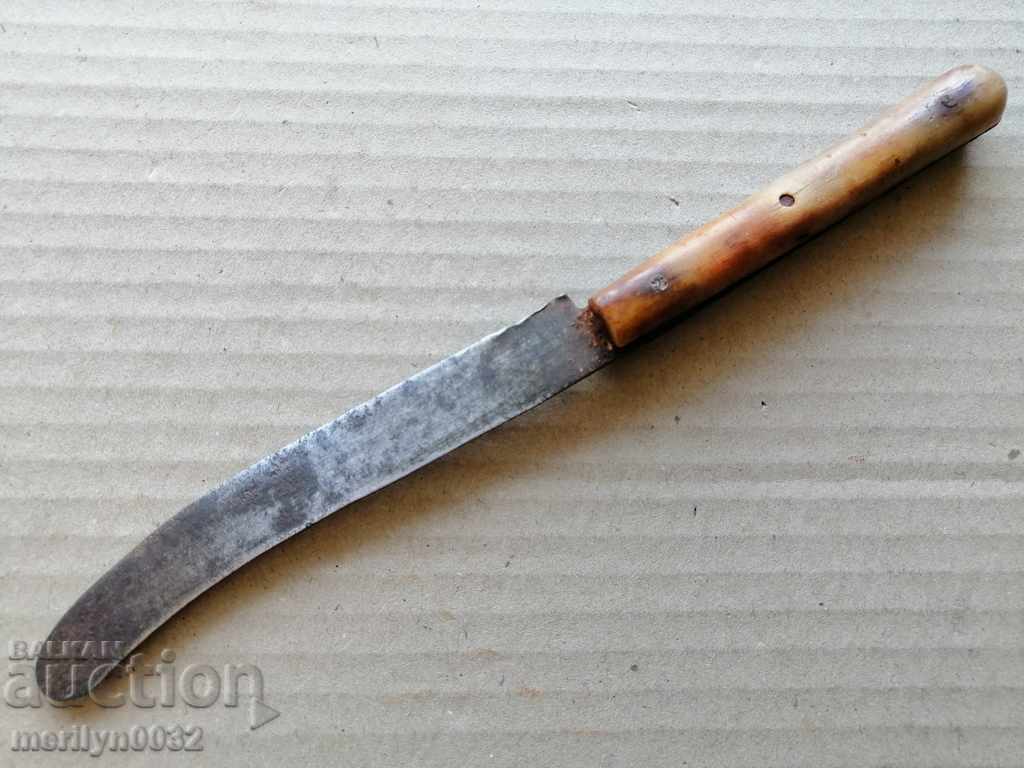 Old sofradzhi knife with bone chireni with price 43.00 BGN | € 21.99 Old sofradzhi knife with bone chireni with price 43.00 BGN | € 21.99