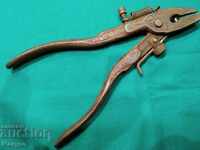 I am selling an old jewelry tool.RRRR