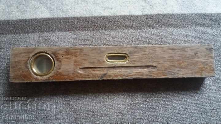 Παλιό ξύλινο αλφάδι