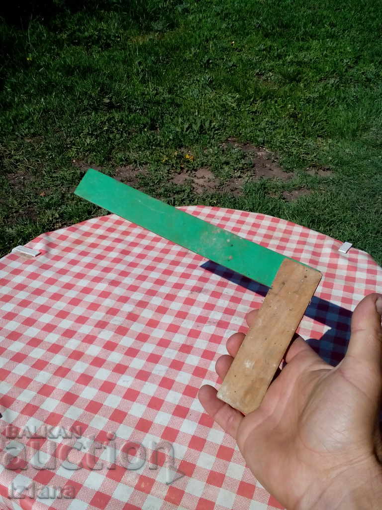 Old tool, Right Angle with price 7.00 BGN | € 3.58 Old tool, Right Angle with price 7.00 BGN | € 3.58
