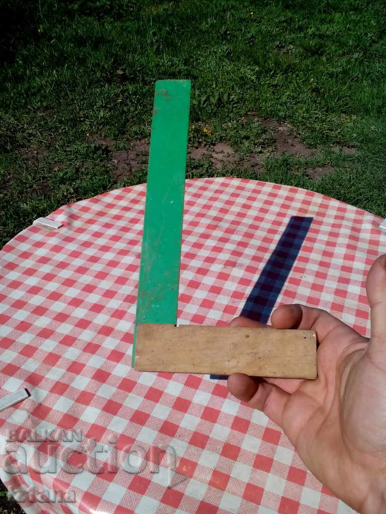 Auction Old tool, Right Angle Auction Old tool, Right Angle