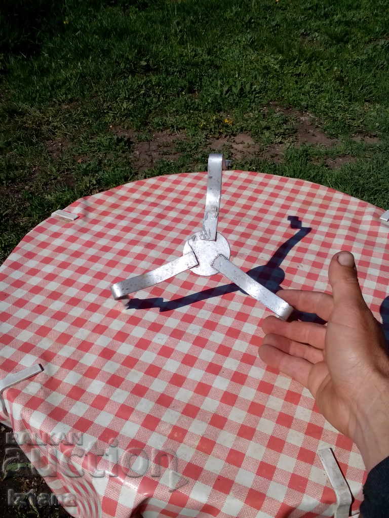 Old stand, stand for warm objects with price 6.00 BGN | € 3.07 Old stand, stand for warm objects with price 6.00 BGN | € 3.07