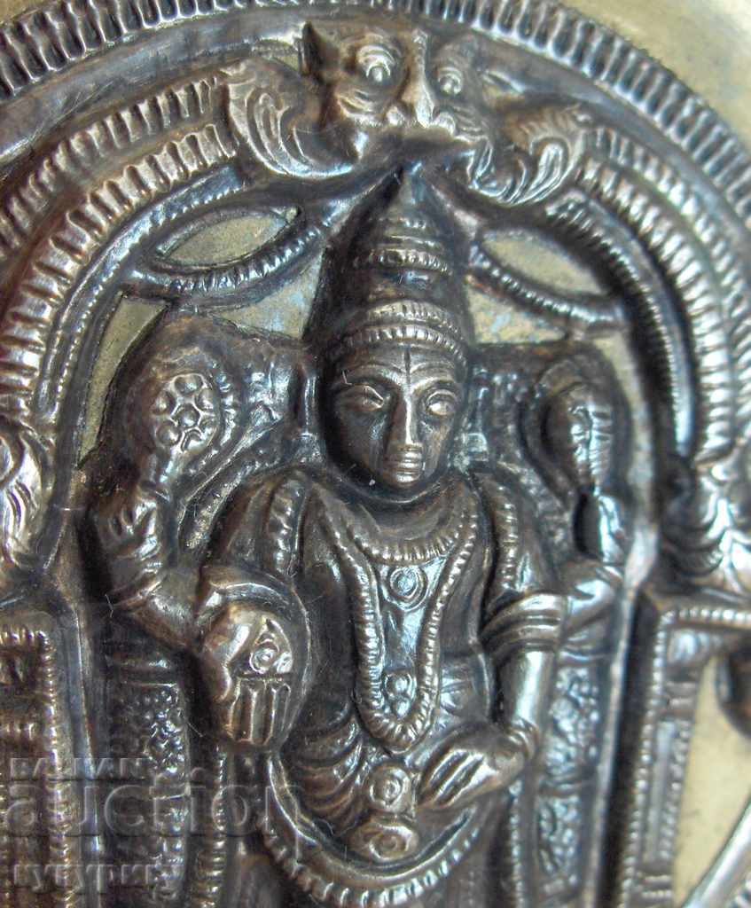 Delivery of Old decorative small plate for brass and silver wall