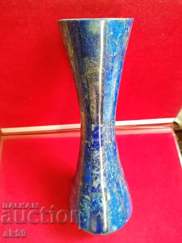 Vase - lapis lazuli.