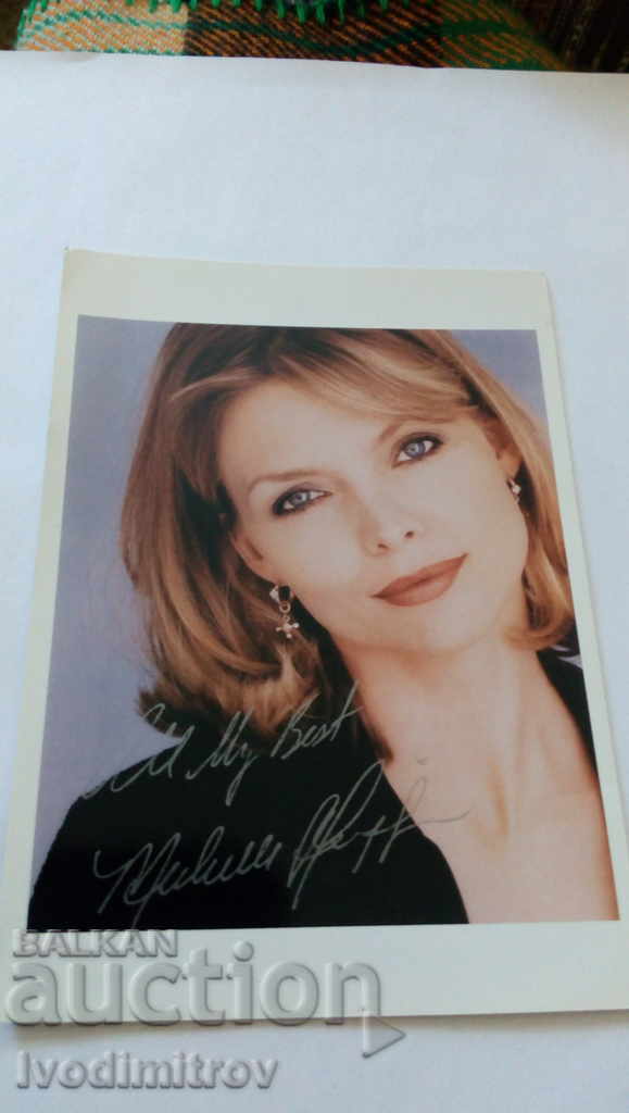 Fotografie de Michelle Pfeiffer cu un autograf tipărit