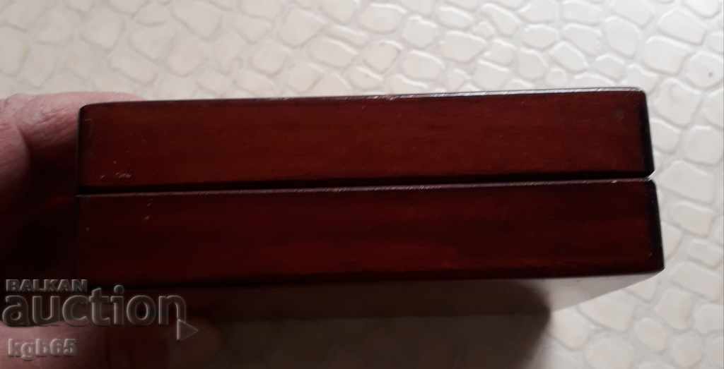 Delivery of Old excellent wooden box. Delivery of Old excellent wooden box.