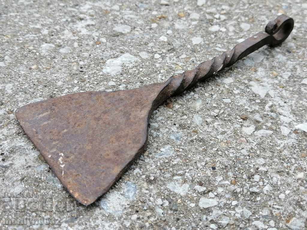 Auction  Gingerbread, gingerbread, gingerbread, gingerbread, wrought iron